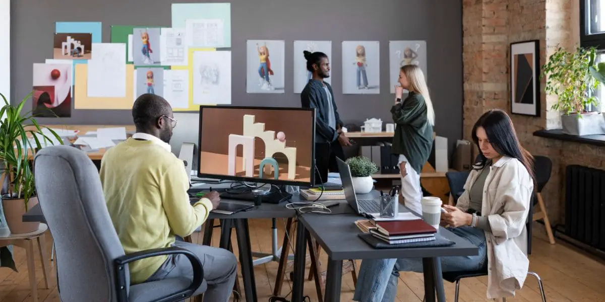 Ambiente de Trabalho:  Grupo de pessoas trabalhando em uma agência de design